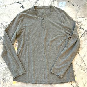 Men’s Medium Lululemon Shirt